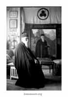 С. Н. Рерих. Фото Н. К. Рериха рядом с неизвестным портретом. Около 1939