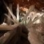 Кристальная пещера в Мексике. Гигантская пещера была обнаружена двумя братьями в 2007-2008 гг. Кристаллы до 11 метров в длину и высоту.  