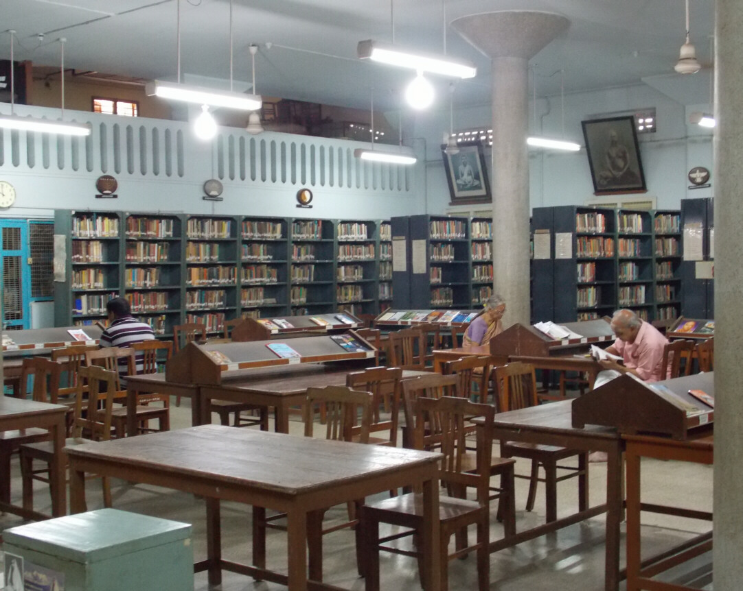 Читальный зал в библиотеке Адьяра