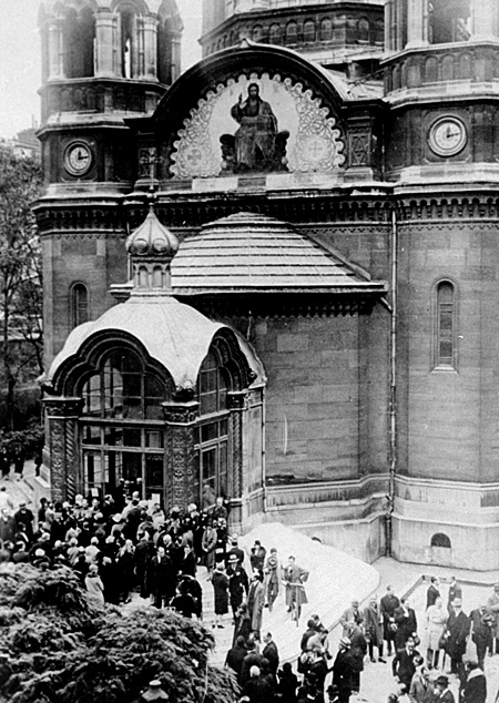 Русская церковь в Париже в день прощания с Марией Федоровной, 27 октября 1928 года.